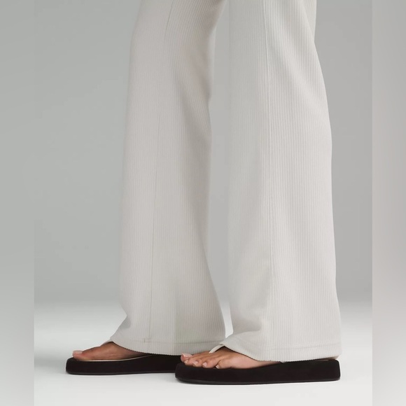 NWT Lululemon Ribbed Softstreme Flared Pant *Regular Bone Size 12 - Picture 5 of 9